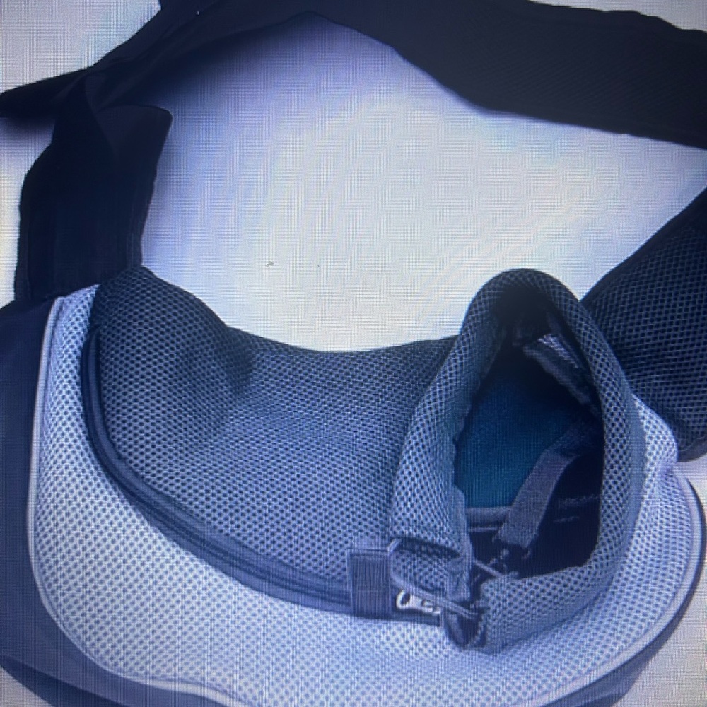 small/med-sm pet carrier/vet visit/hands free travel, adjustable. Sturdy. Yudodo